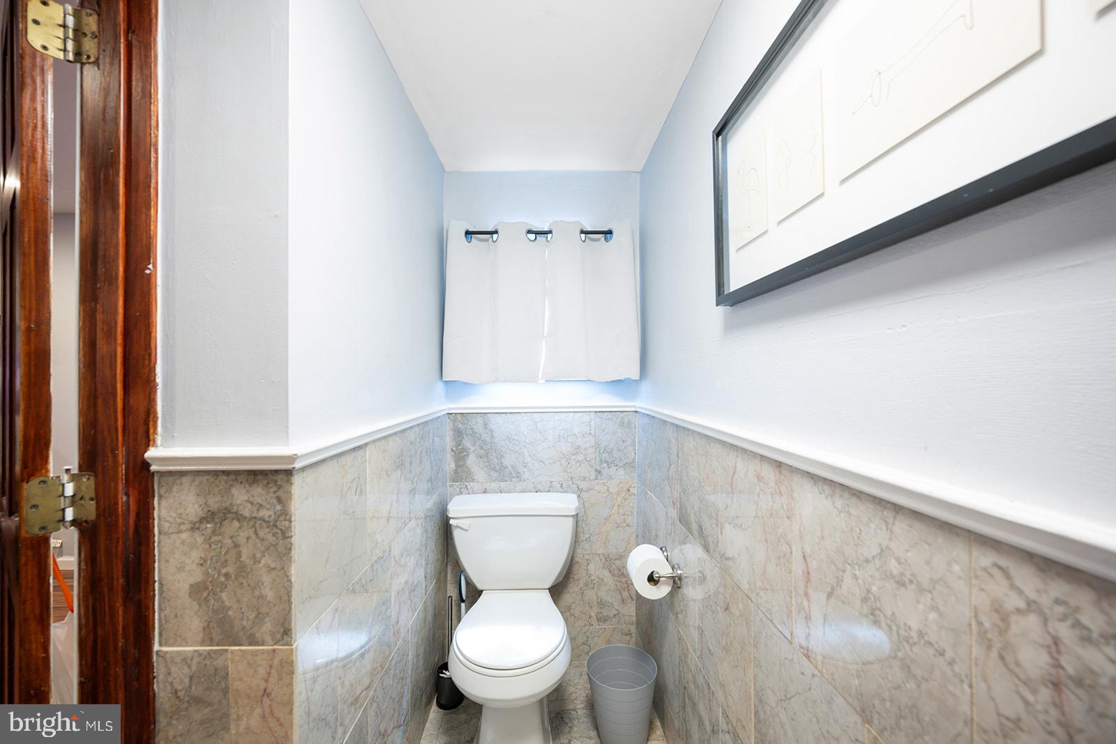 HAWTHORNE - Residential Lease