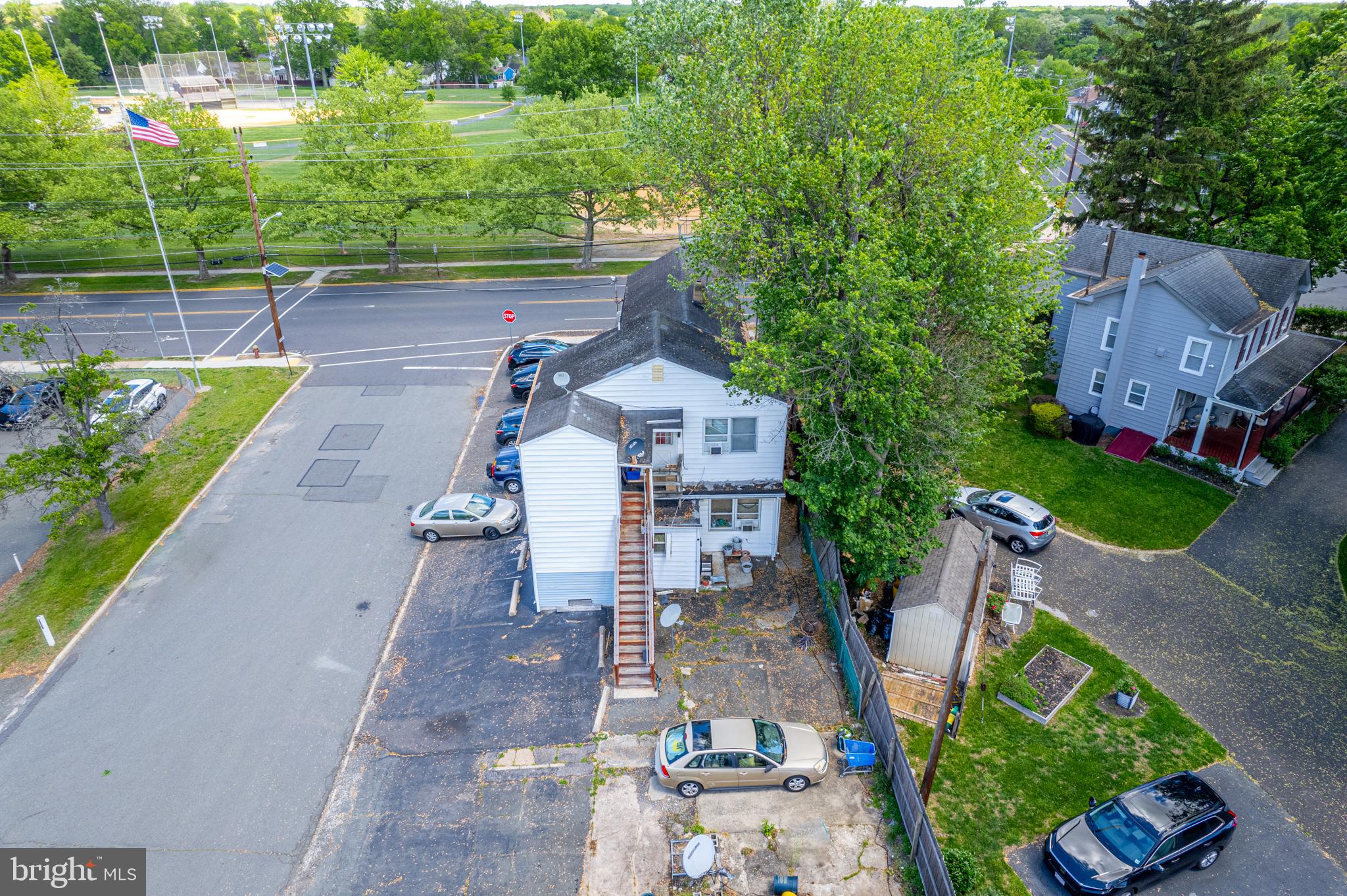 3 BUTTONWOOD DRIVE