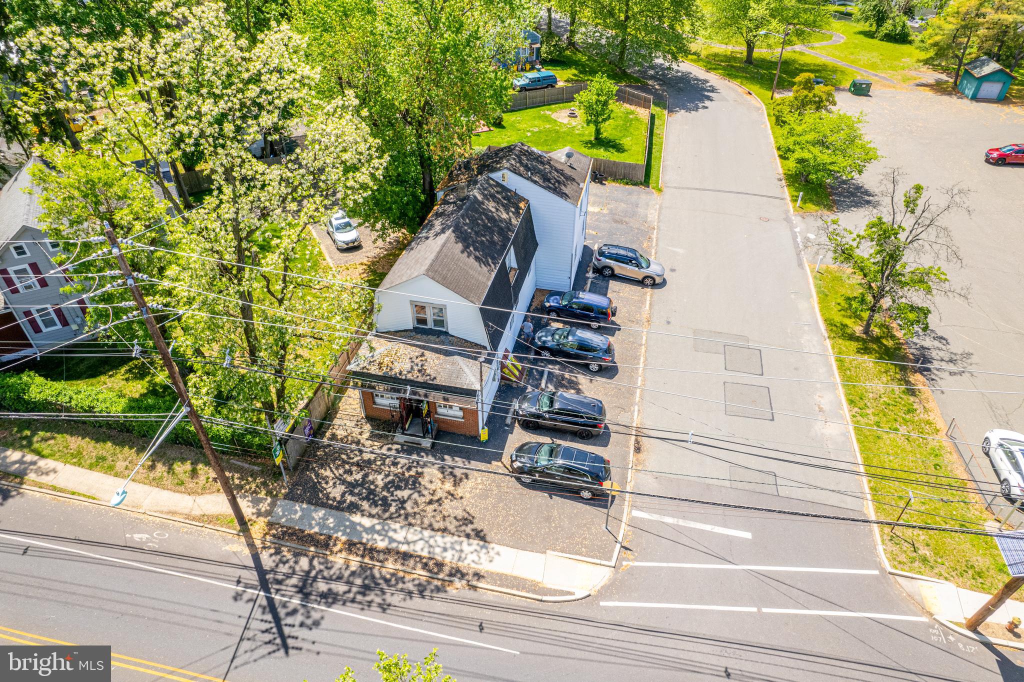 3 BUTTONWOOD DRIVE