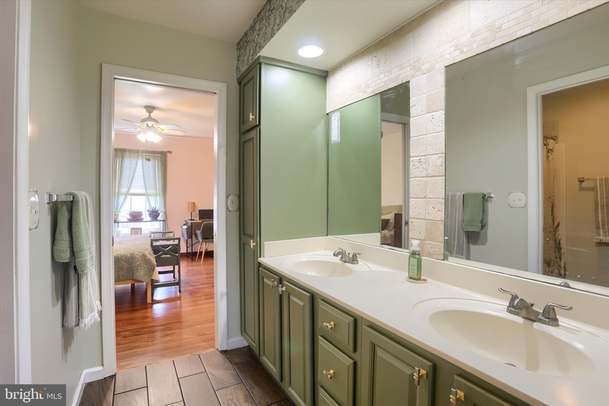 EDGEWATER - Residential