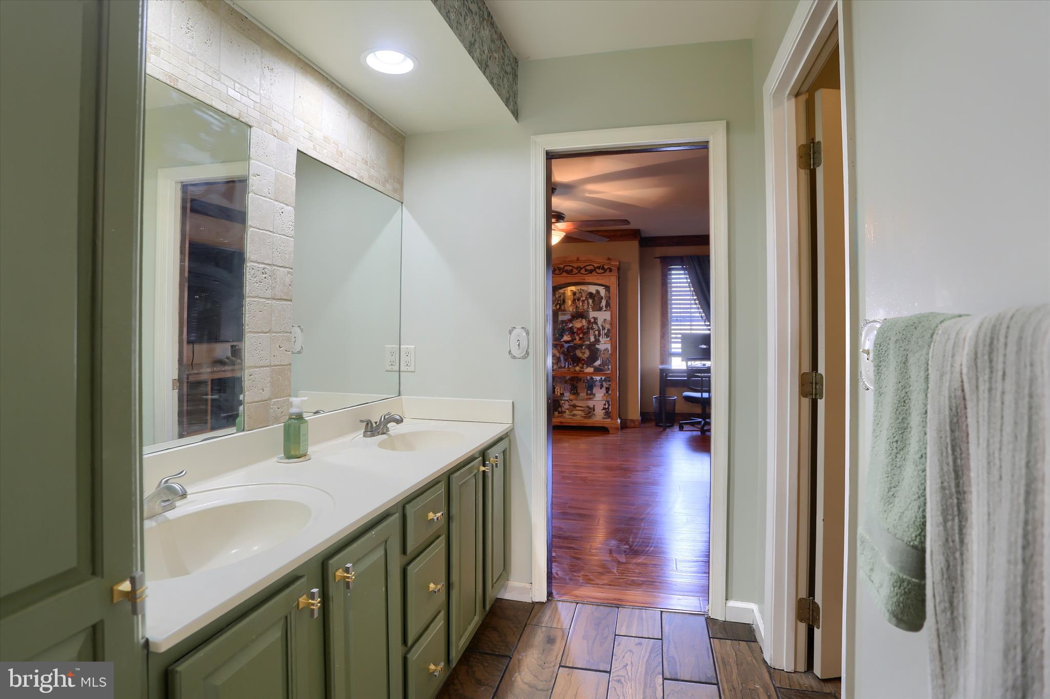 EDGEWATER - Residential