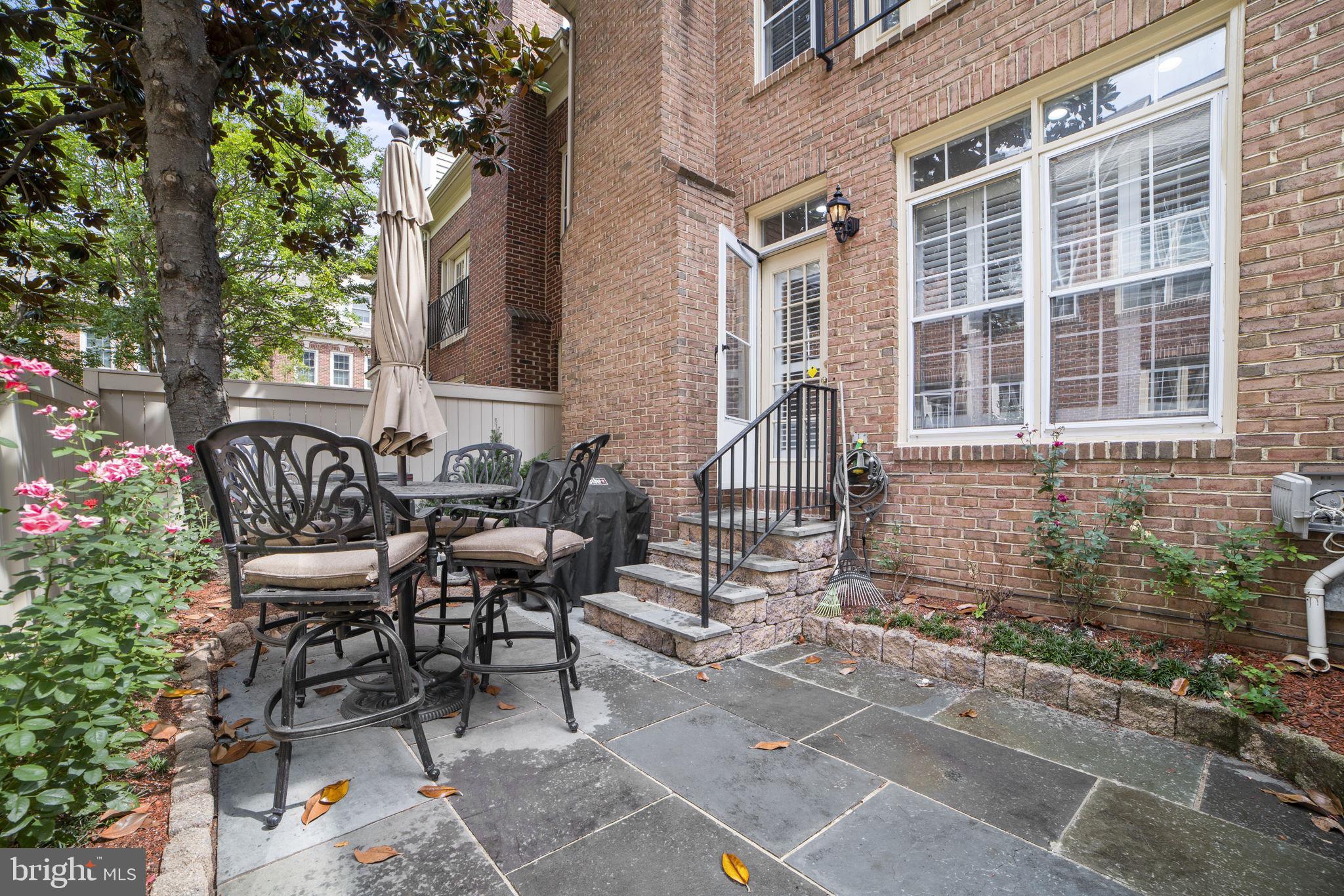 RIVERGATE - Residential