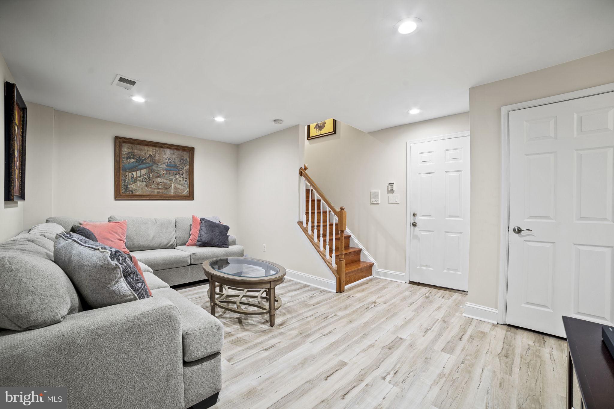 RIVERGATE - Residential