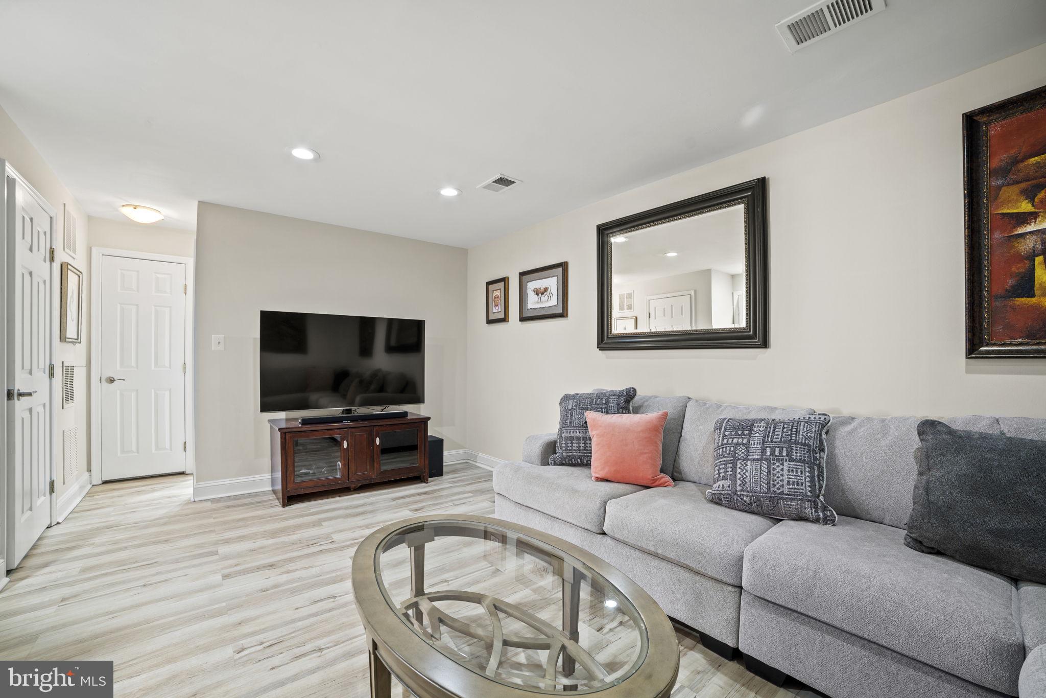 RIVERGATE - Residential