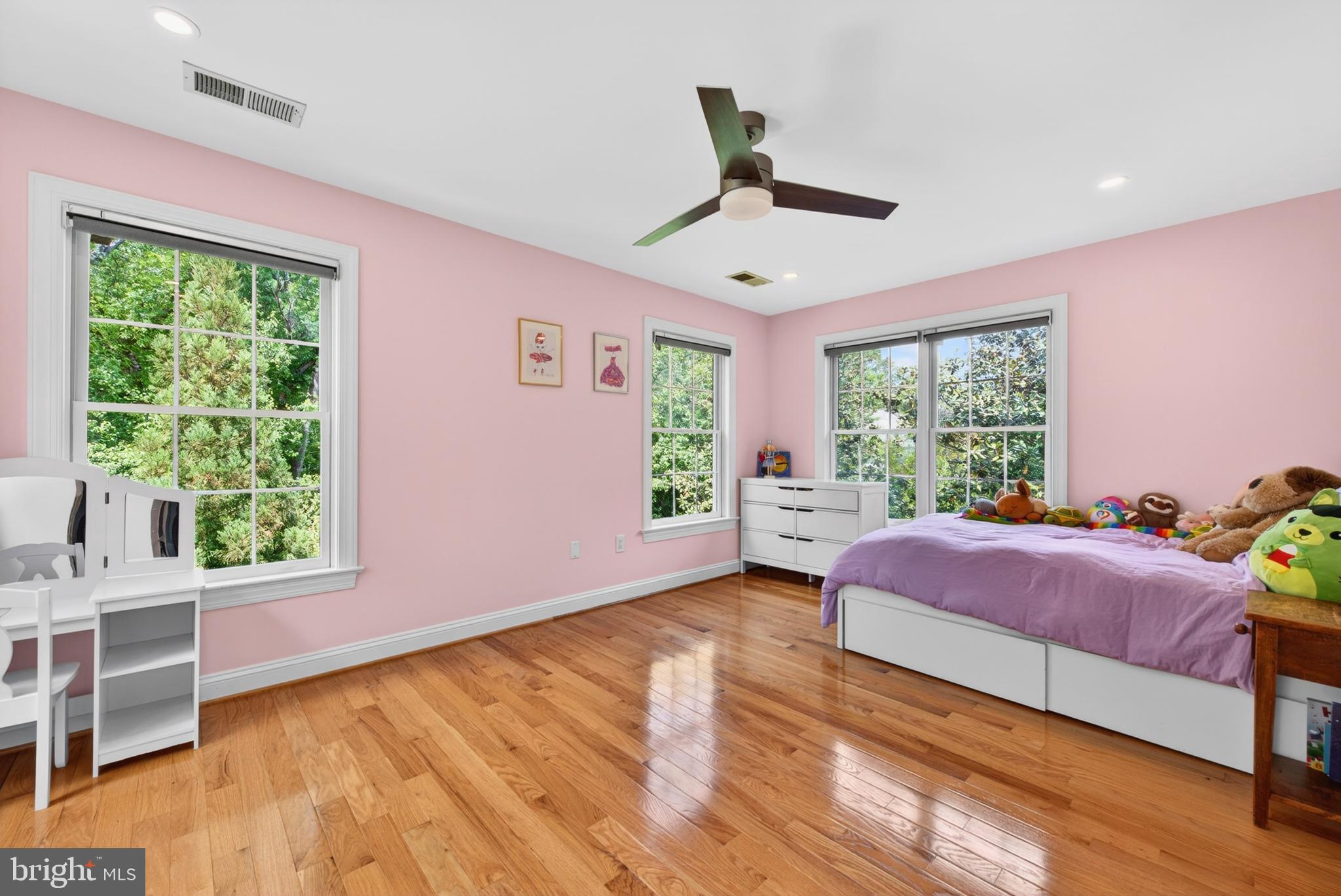 INGLESIDE - Residential