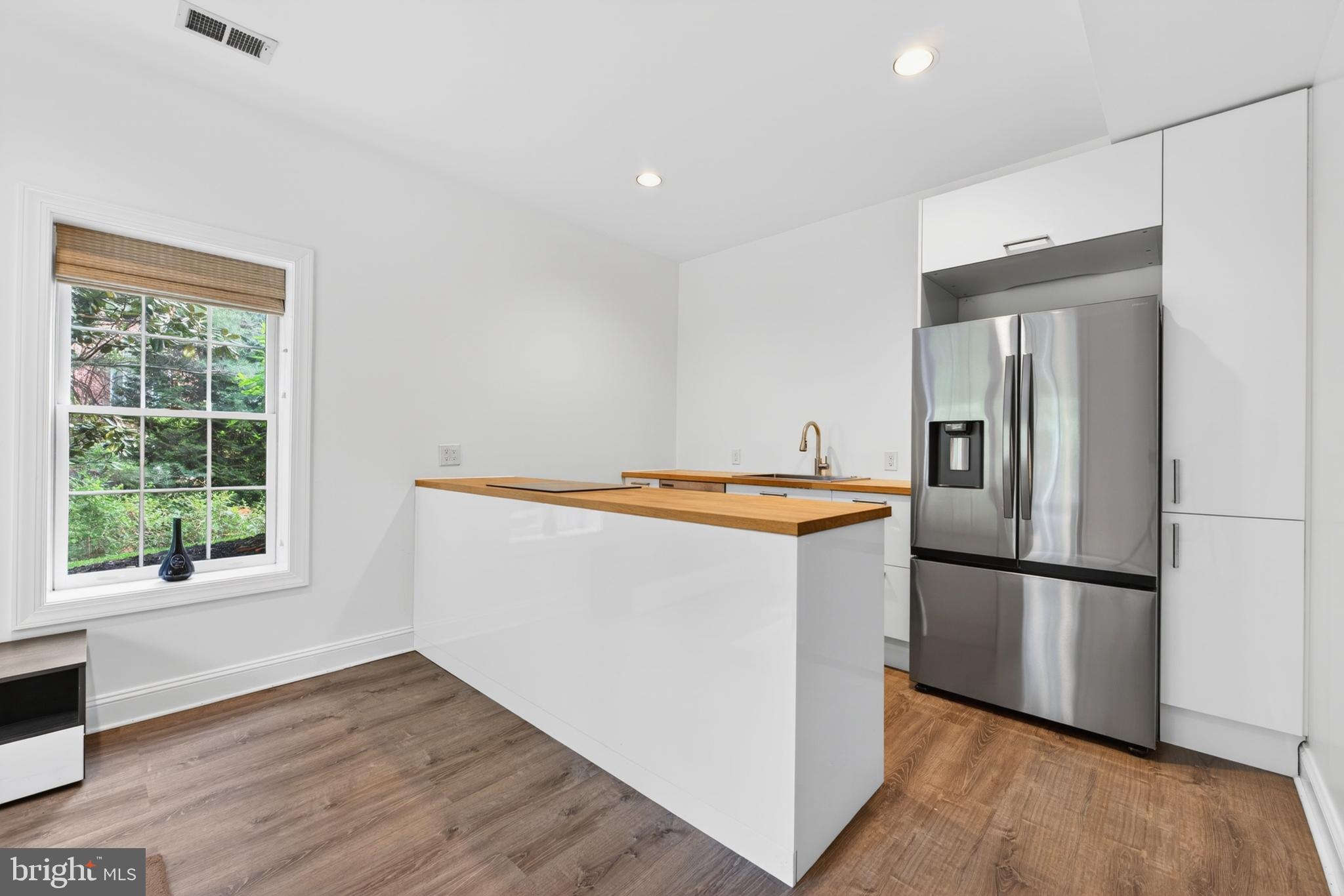 INGLESIDE - Residential