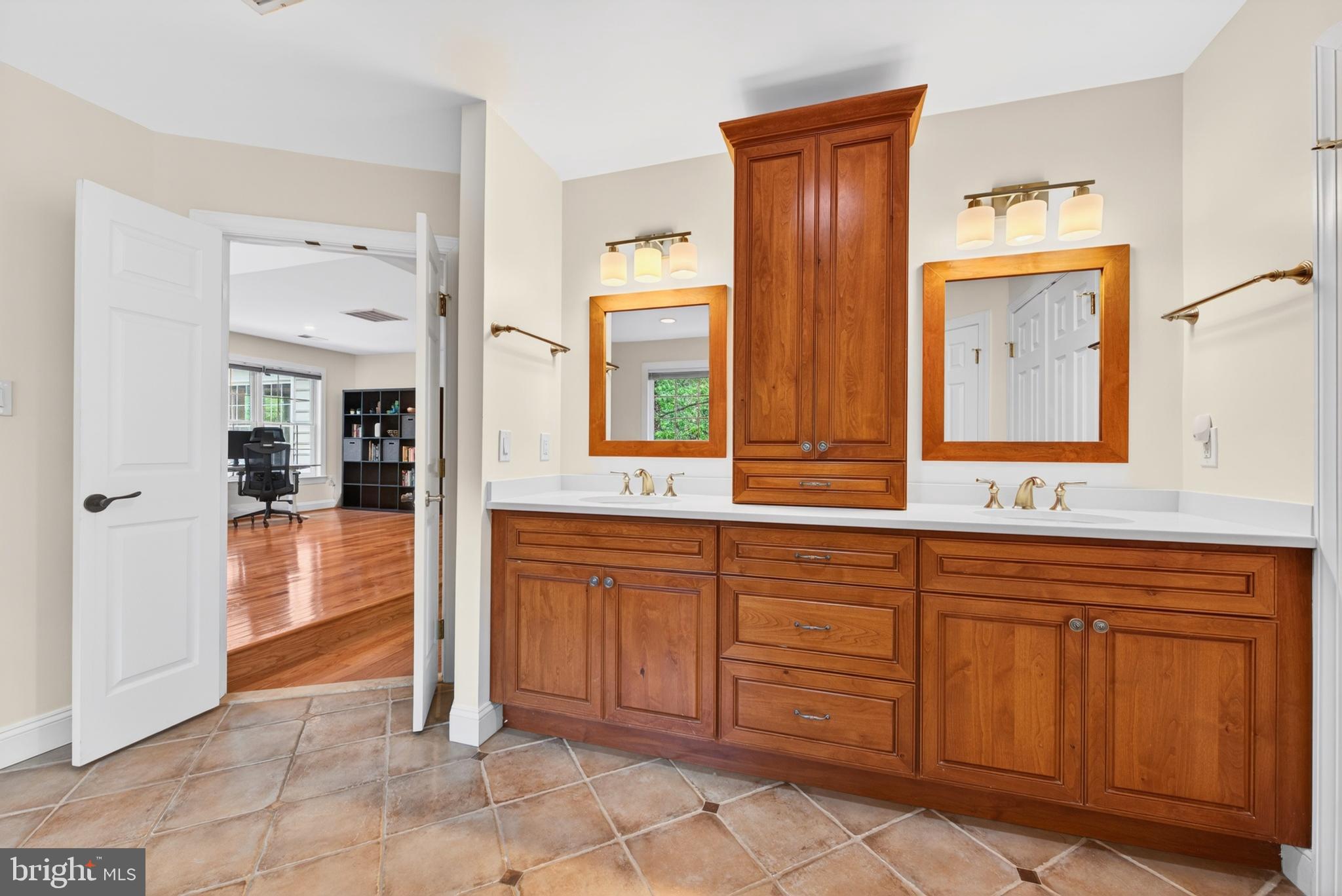 INGLESIDE - Residential