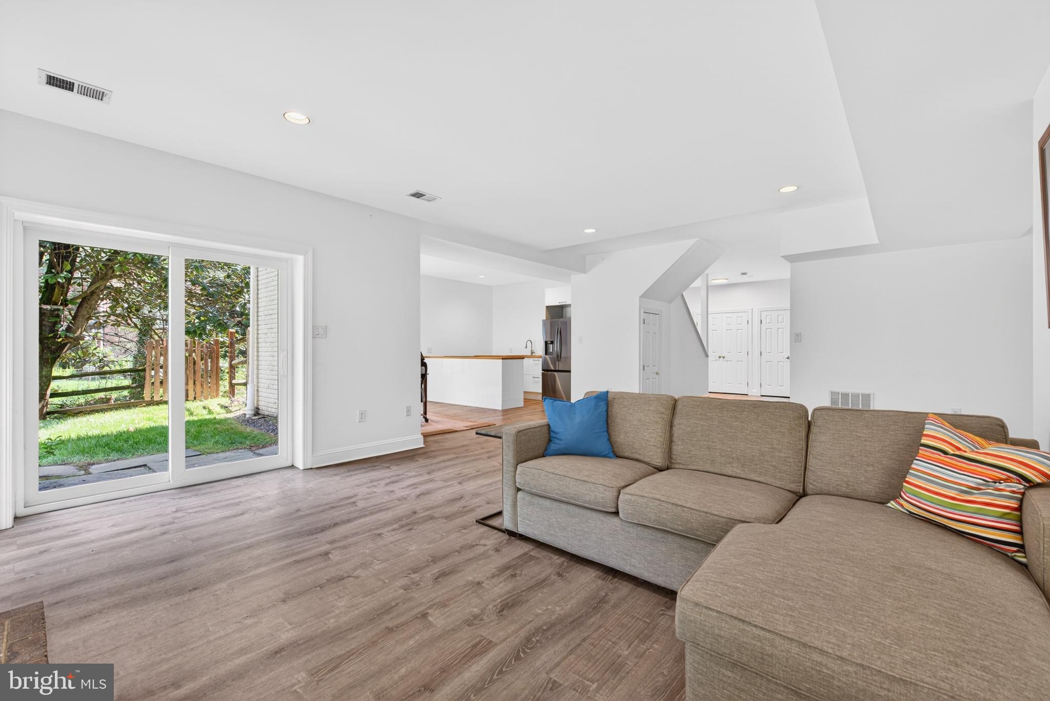 INGLESIDE - Residential