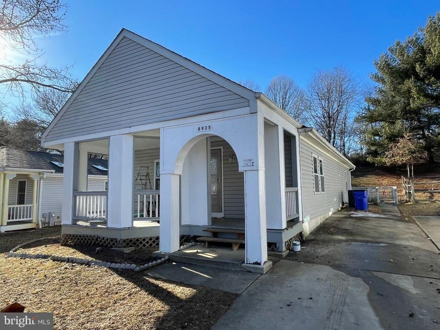 PRICED TO SELL!  ACT QUICK. WON'T LAST THIS TIME! Beautiful move-in-ready home in Howard County! 3bedrooms and 3 full baths, Full spacious unfinished basement with a 4th den/space in the basement which can be easily turned to 4th bedroom! and large deck ready for enjoying every season! Easy to get to everything! Minutes to shopping, Fort Meade, 95 & 32! Easy commute to DC, Baltimore, and Annapolis! Come see this beauty before it's gone! Inside and outside HVAC/AC units were only a few years old.