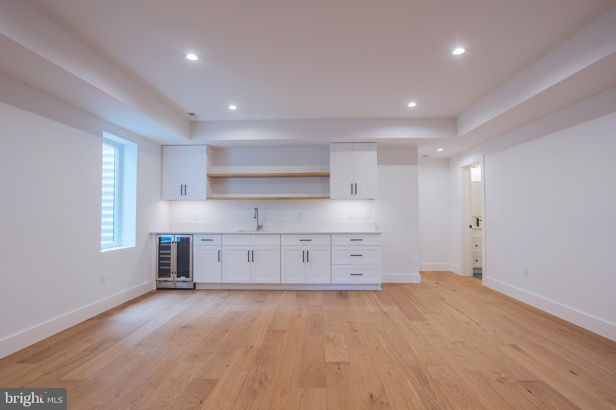 VIENNA WOODS - Residential