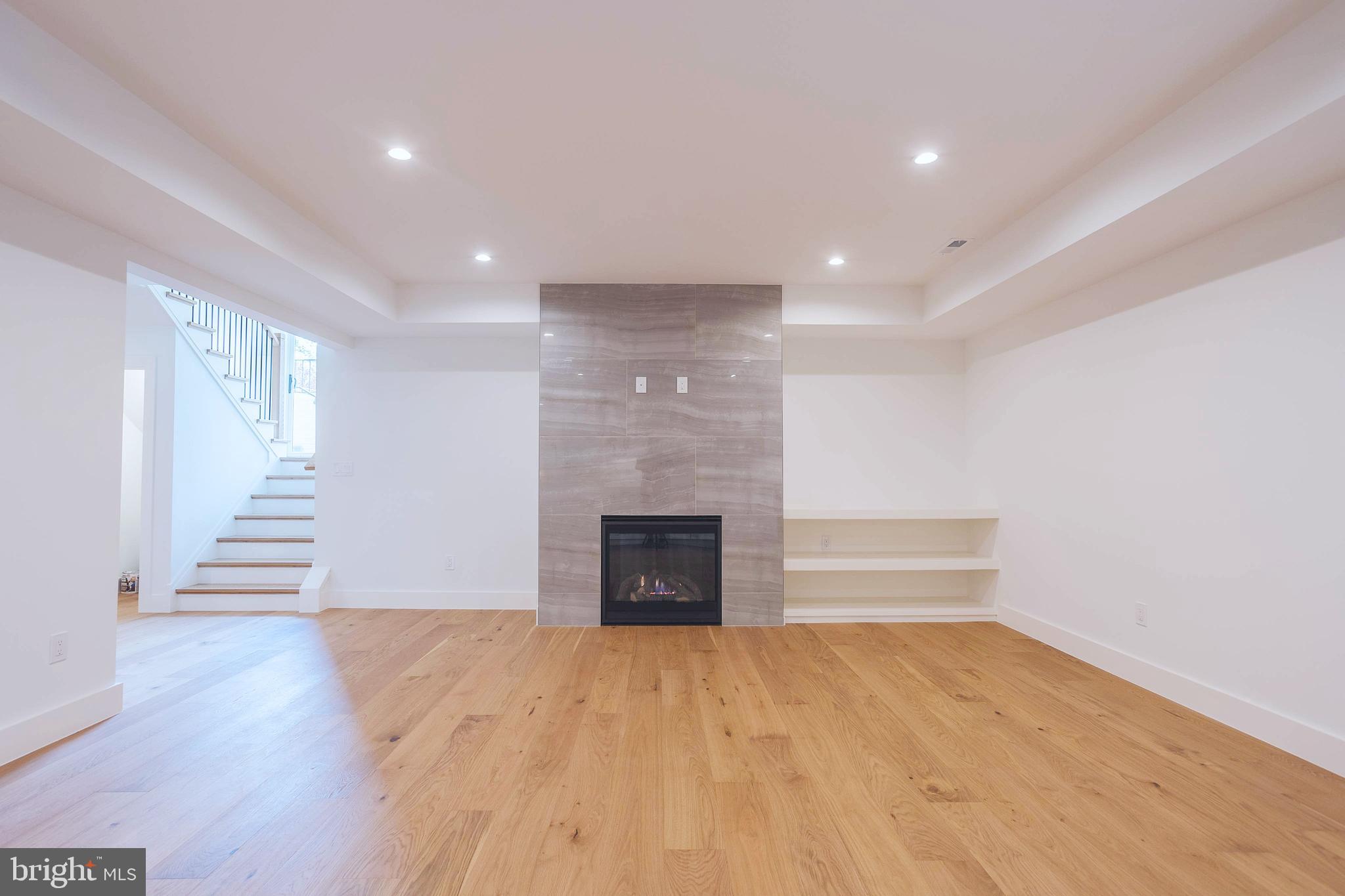 VIENNA WOODS - Residential