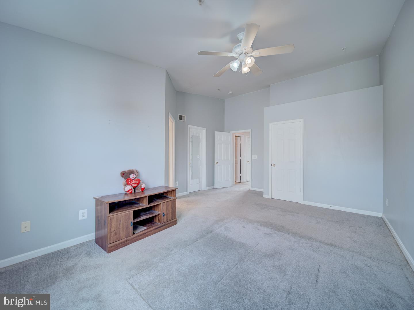 CARROLLWOOD MANOR - Residential