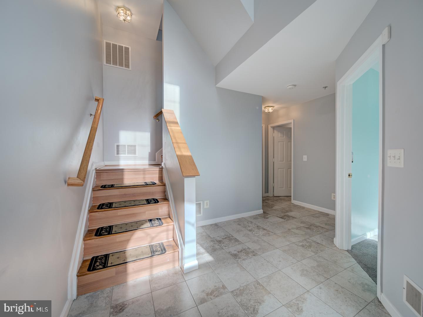 CARROLLWOOD MANOR - Residential