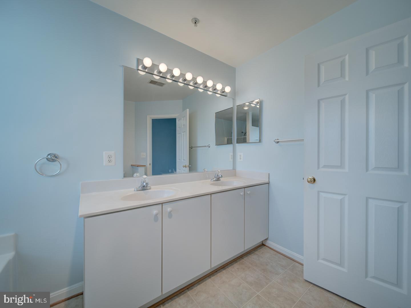 CARROLLWOOD MANOR - Residential