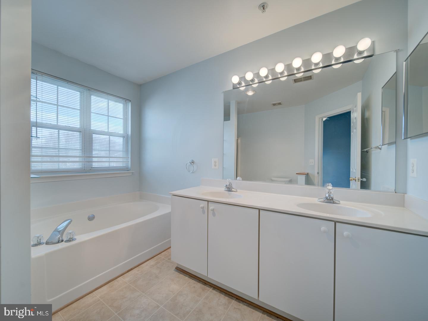 CARROLLWOOD MANOR - Residential