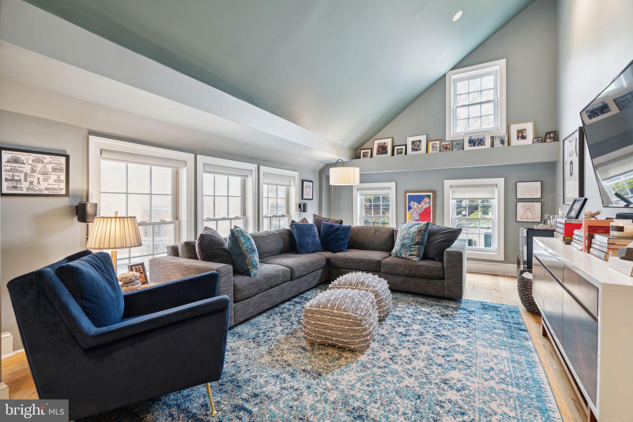 QUEEN VILLAGE - Residential