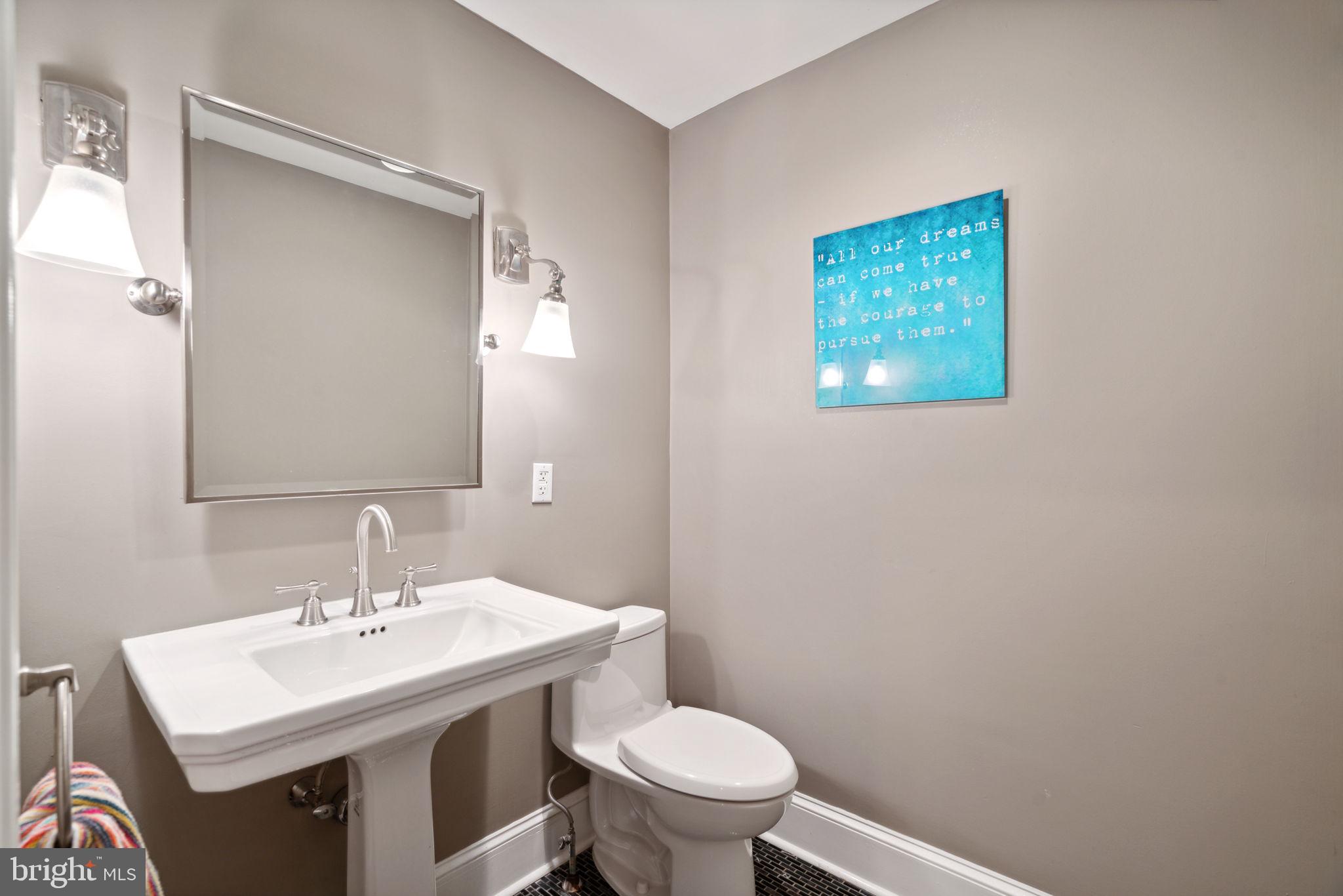 QUEEN VILLAGE - Residential