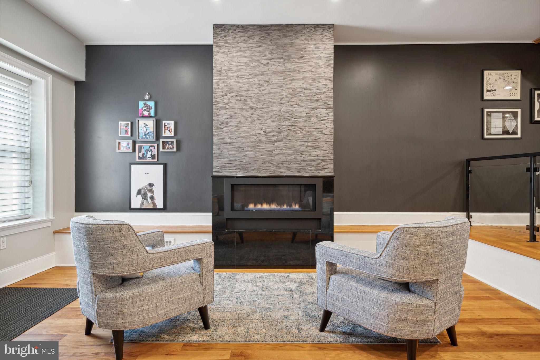 QUEEN VILLAGE - Residential