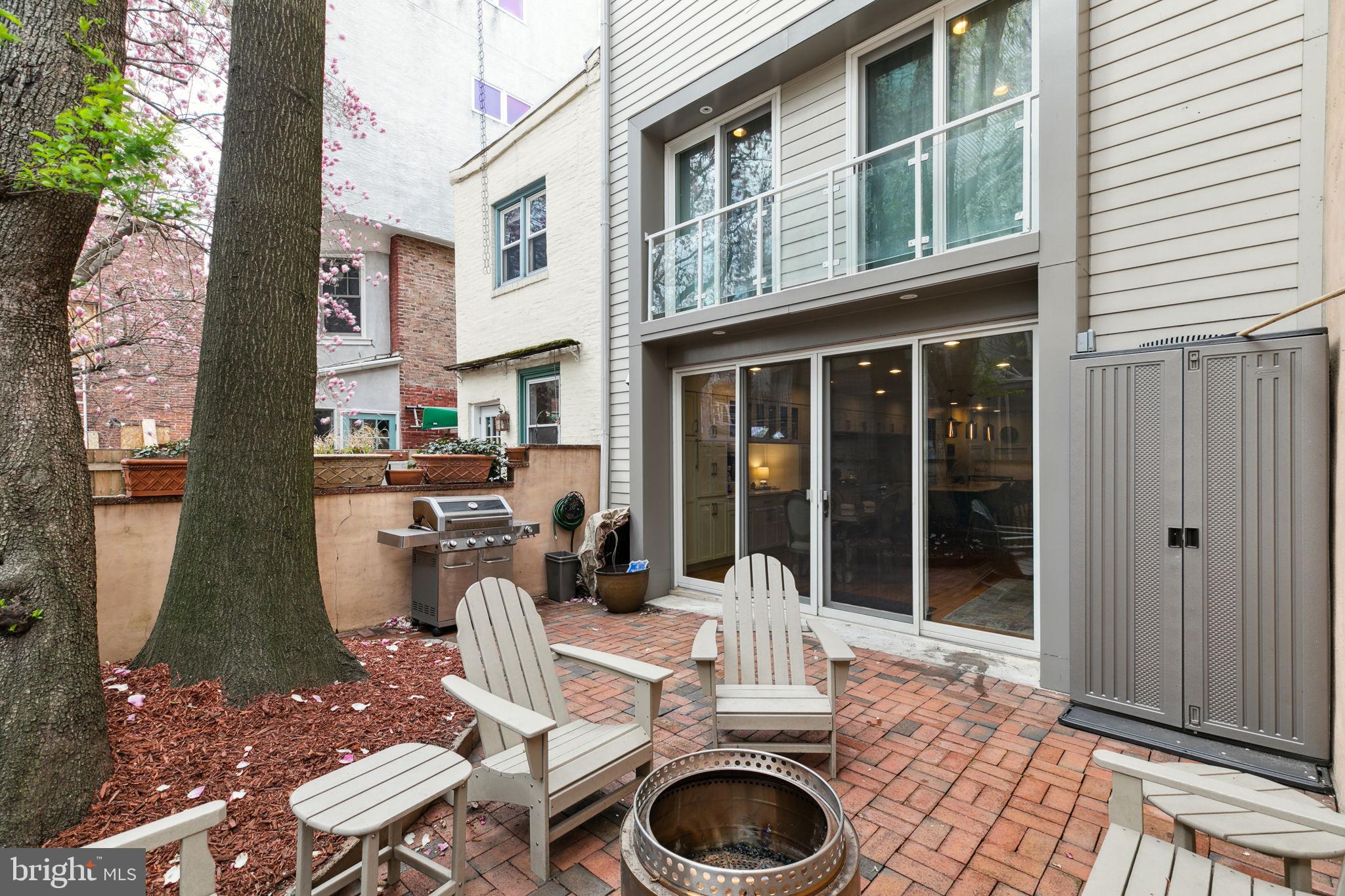 QUEEN VILLAGE - Residential