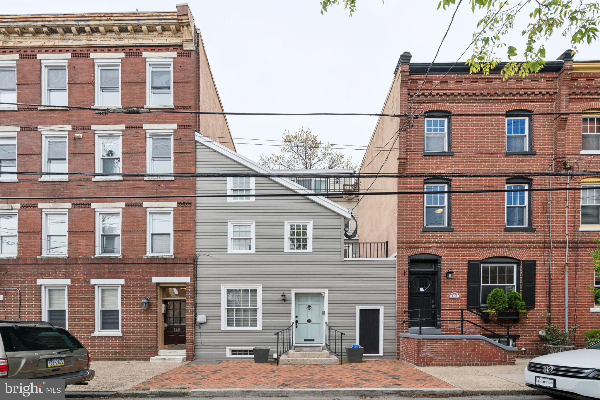 QUEEN VILLAGE - Residential