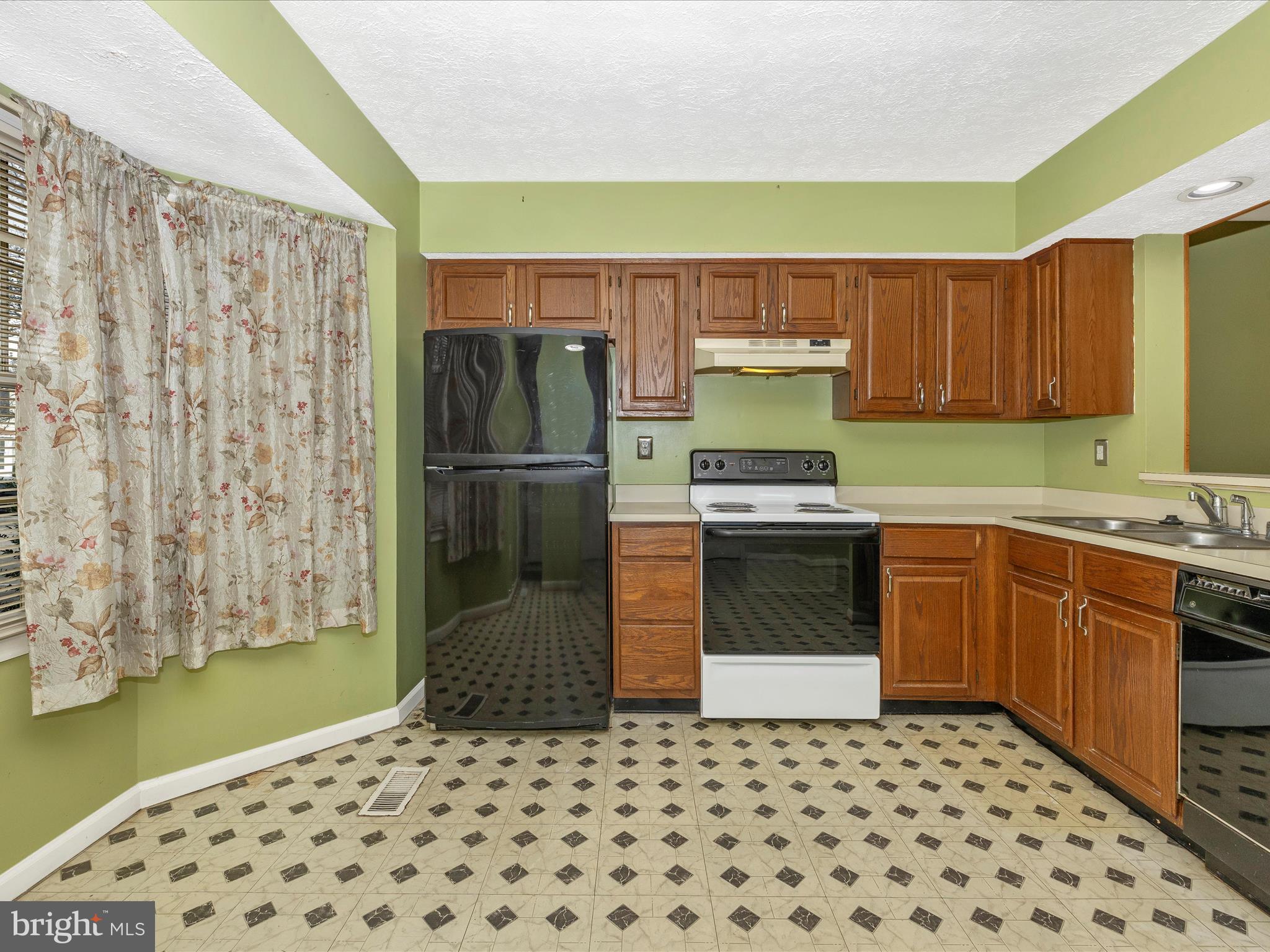 BALLENGER CREEK MEADOWS - Residential