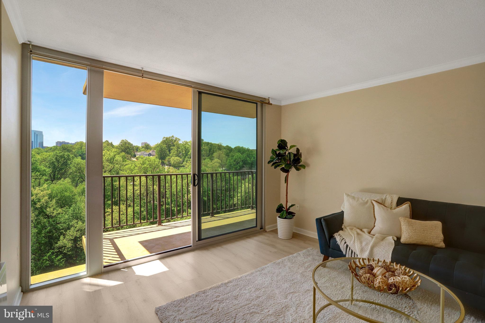 THE CARLTON - Residential