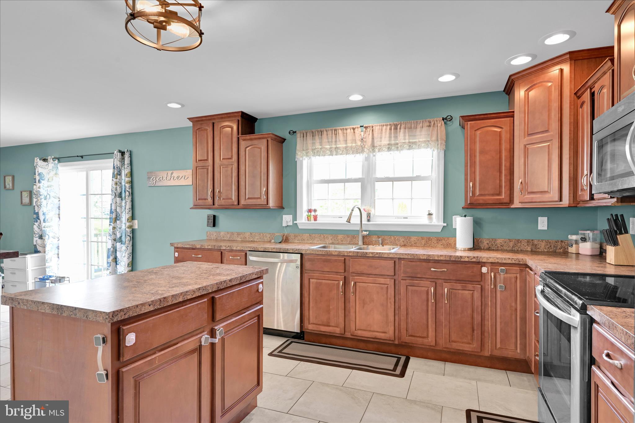 LAKE WYNONAH - Residential