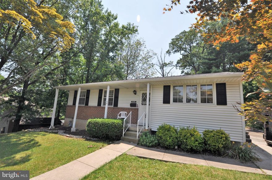 Estate Sale - Fantastic opportunity to own 3 Bedroom / 2 Bath Rancher on quiet cul de sac.  Solid built home, nice lay out with large eat-in kitchen, hardwood floors, fully finished lower level, deck, and nice landscaping.  Needs updates but priced at a good value.  For safety reasons, the water is turned off.