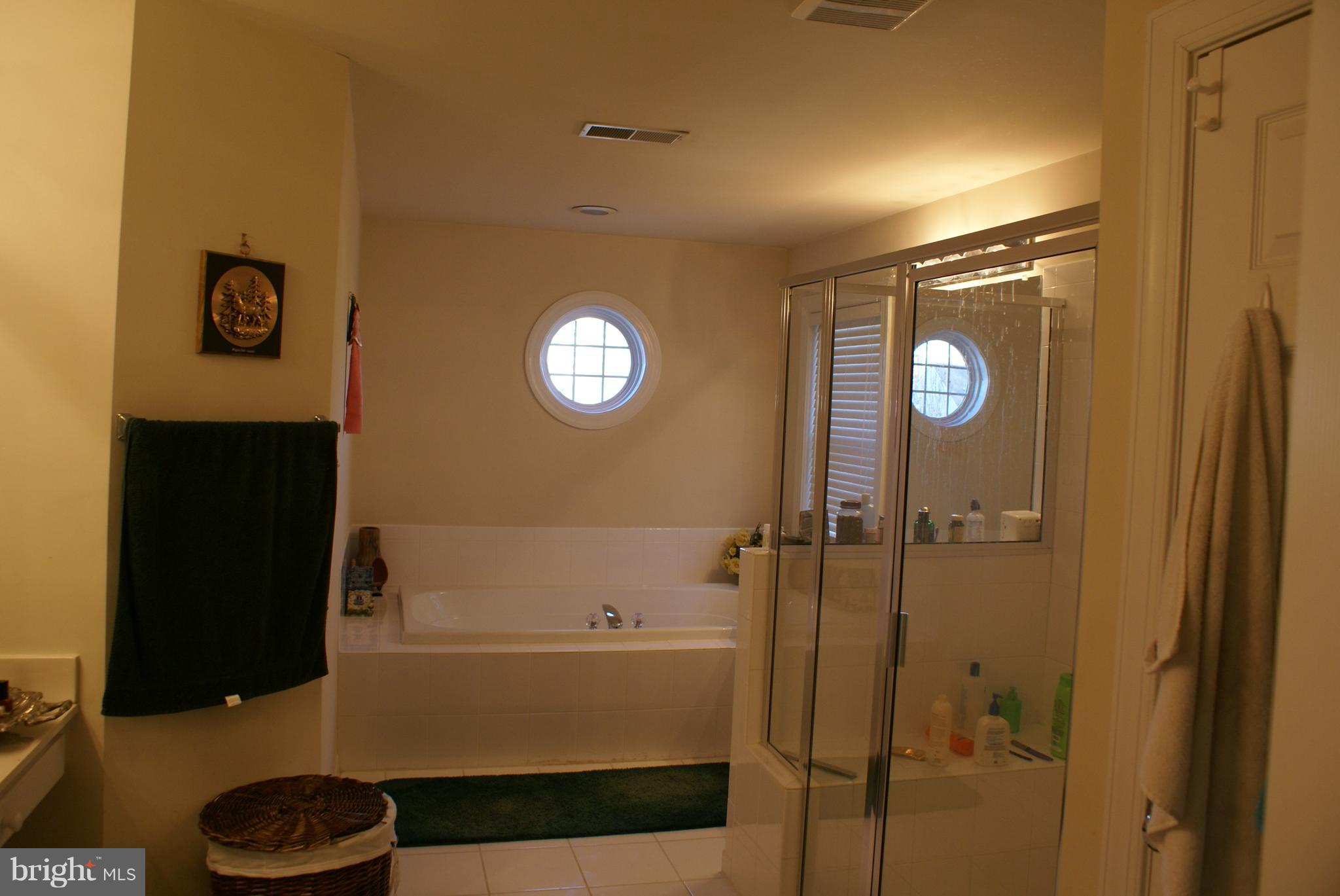 TYSONS EXECUTIVE VILLAGE - Residential Lease