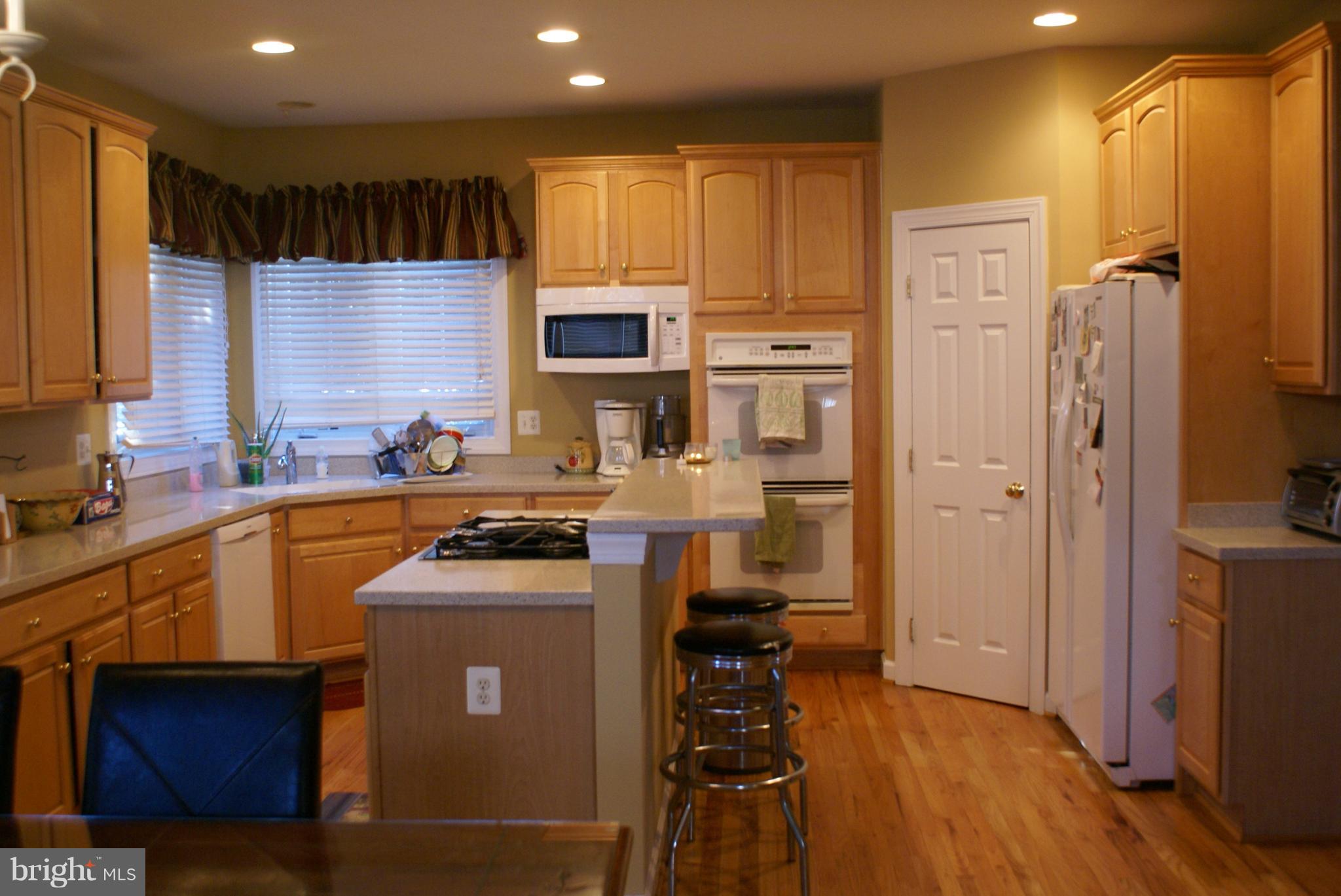 TYSONS EXECUTIVE VILLAGE - Residential Lease