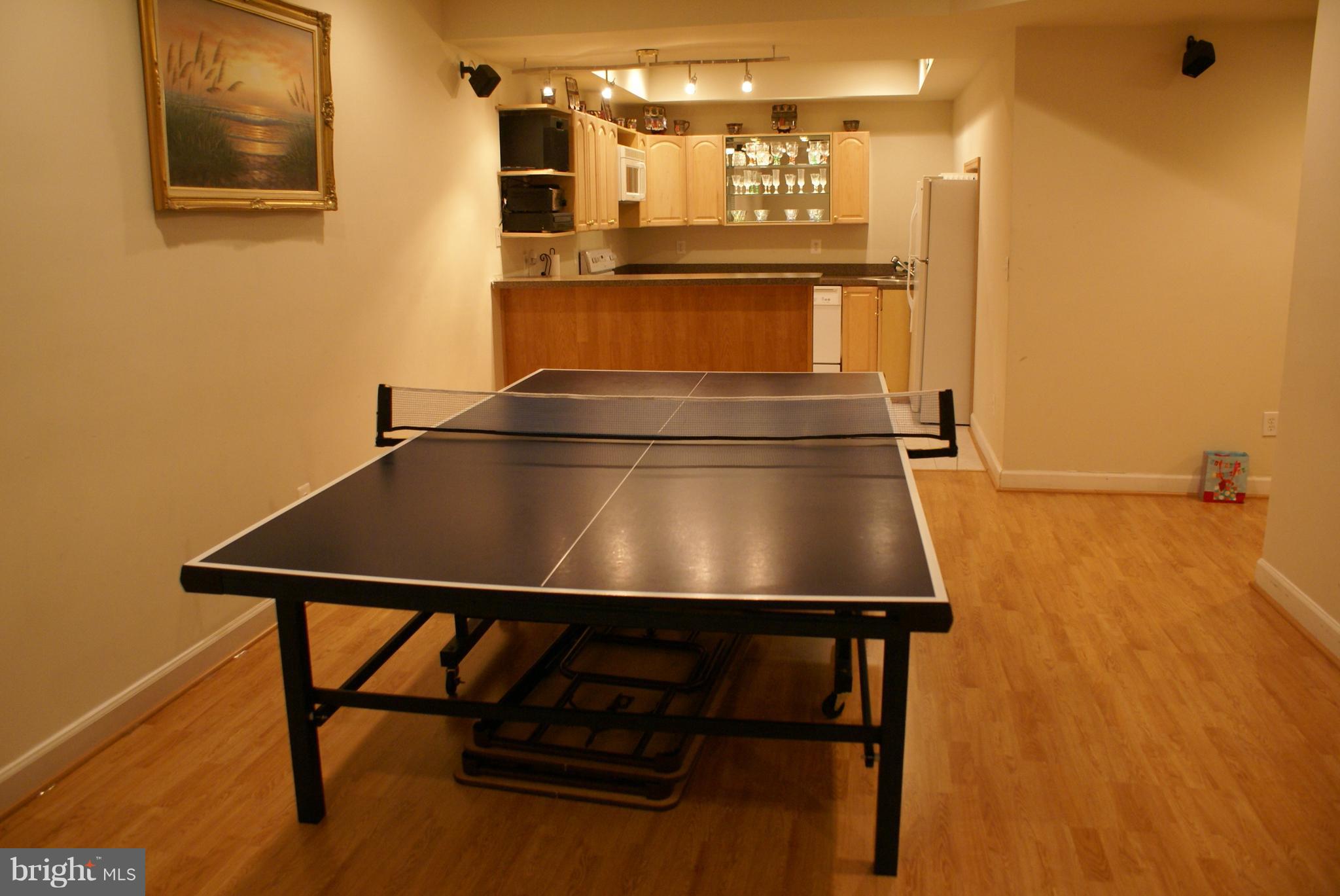 TYSONS EXECUTIVE VILLAGE - Residential Lease