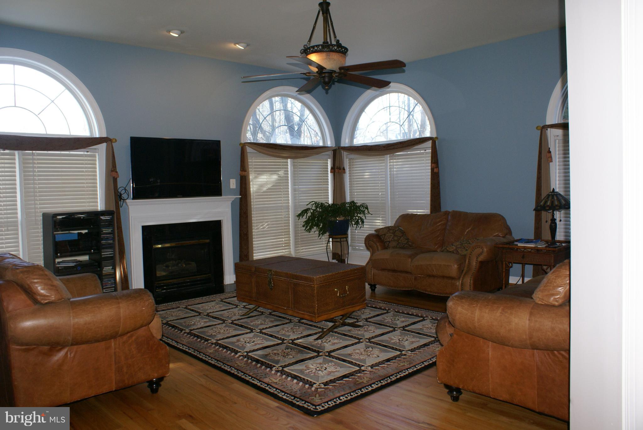 TYSONS EXECUTIVE VILLAGE - Residential Lease