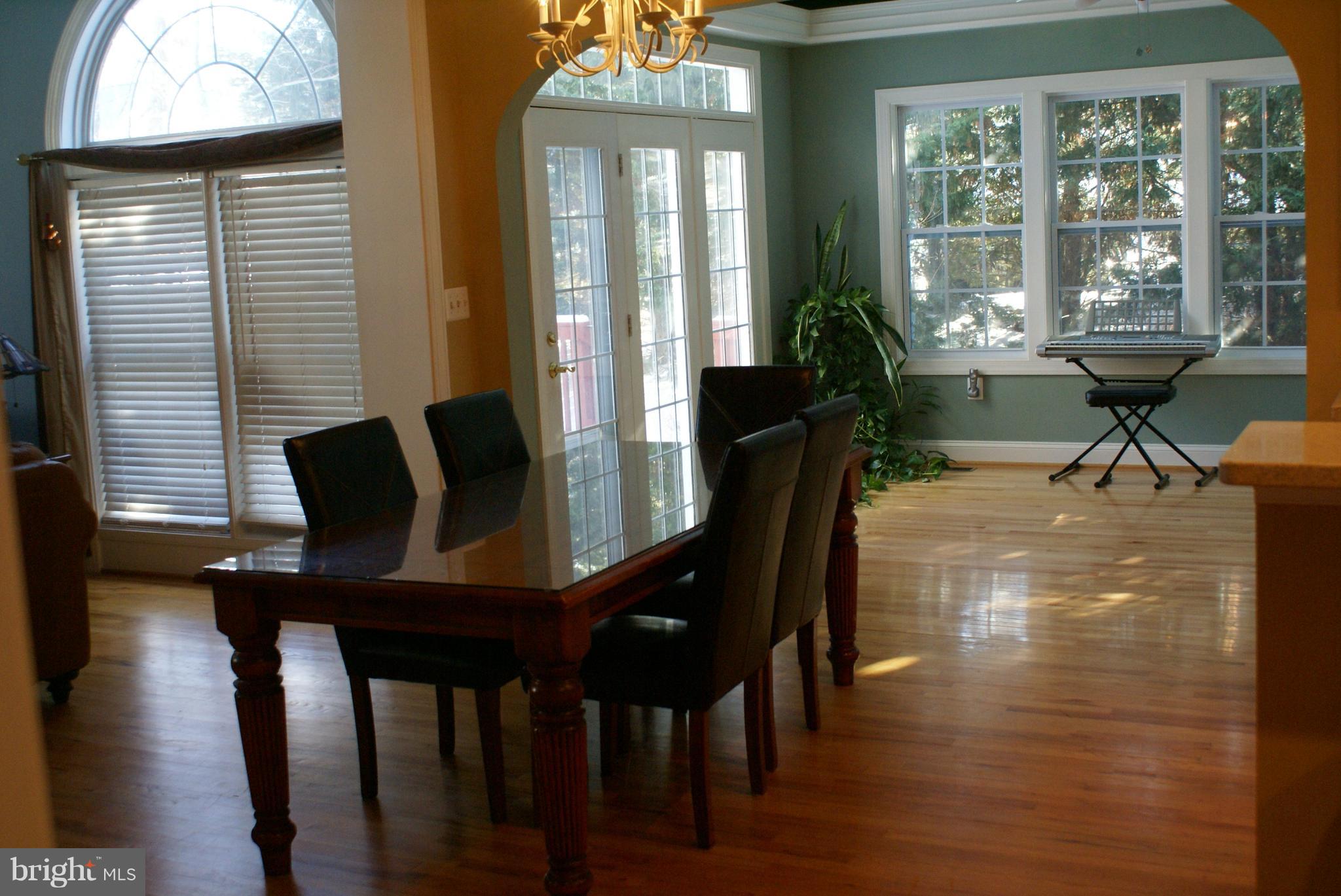 TYSONS EXECUTIVE VILLAGE - Residential Lease