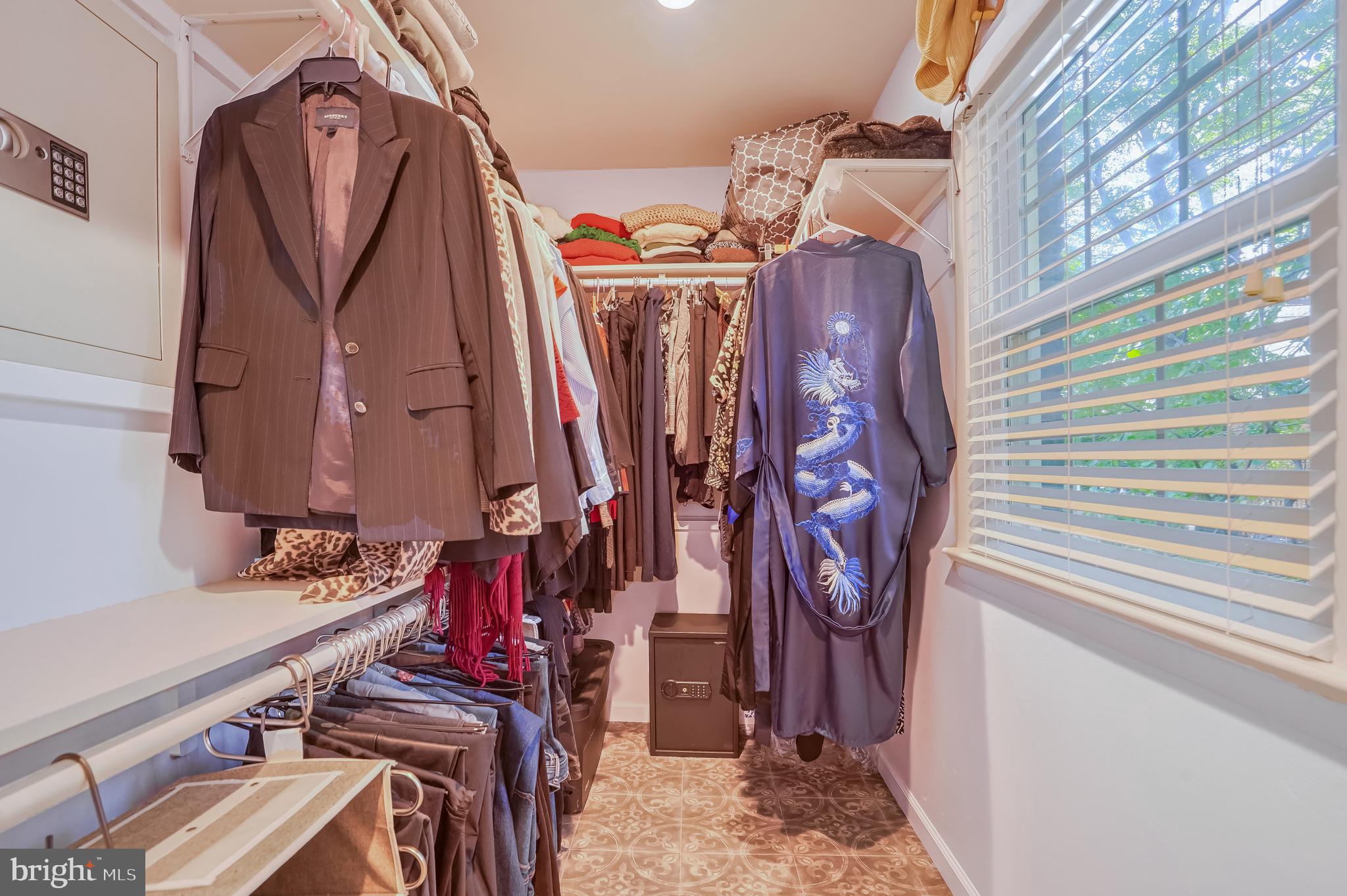 MAYWOOD - Residential