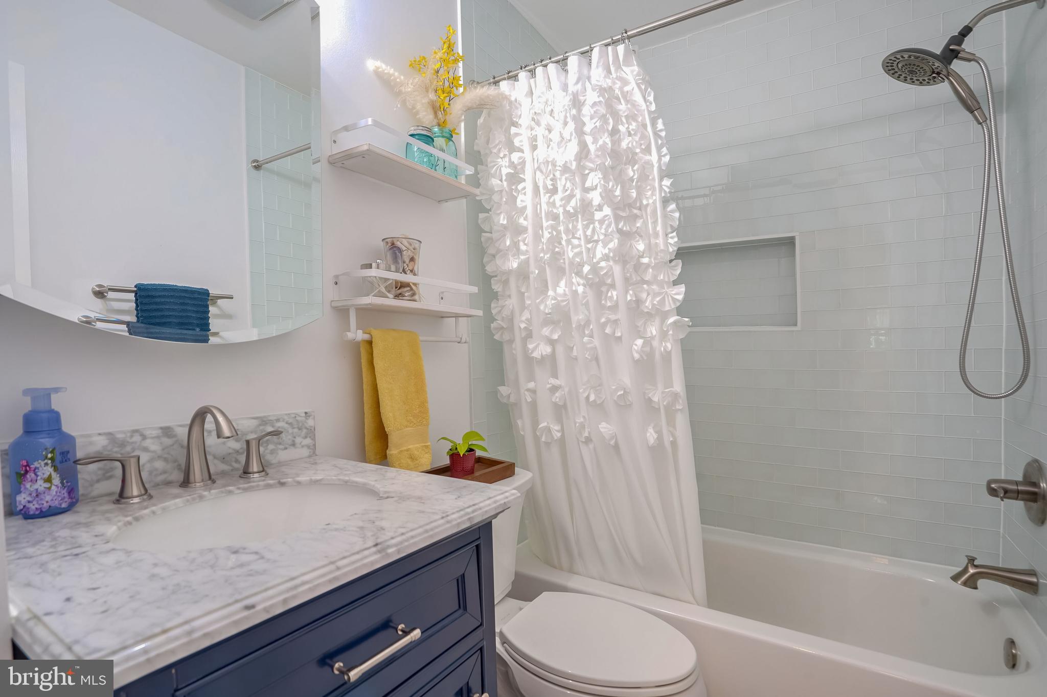 MAYWOOD - Residential