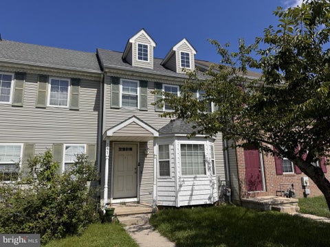 Townhouse For Sale - 141 Holmes Street<br/> DOVER, DE 19901