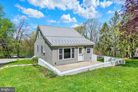 Photo of 3304 Indian Rock Dam Road, YORK, PA 17408 (MLS # PAYK2101334)