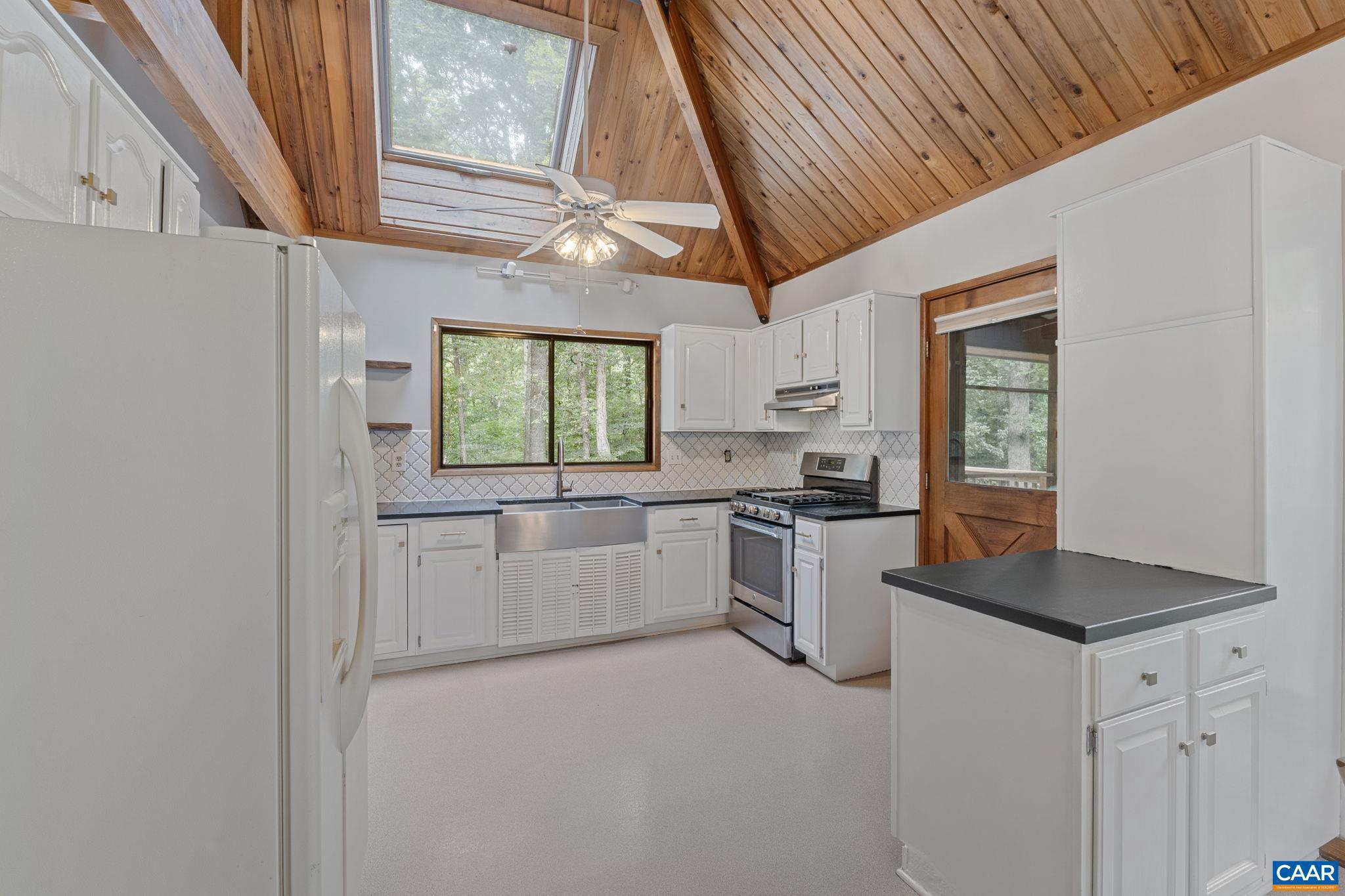 LAKE MONTICELLO - Residential