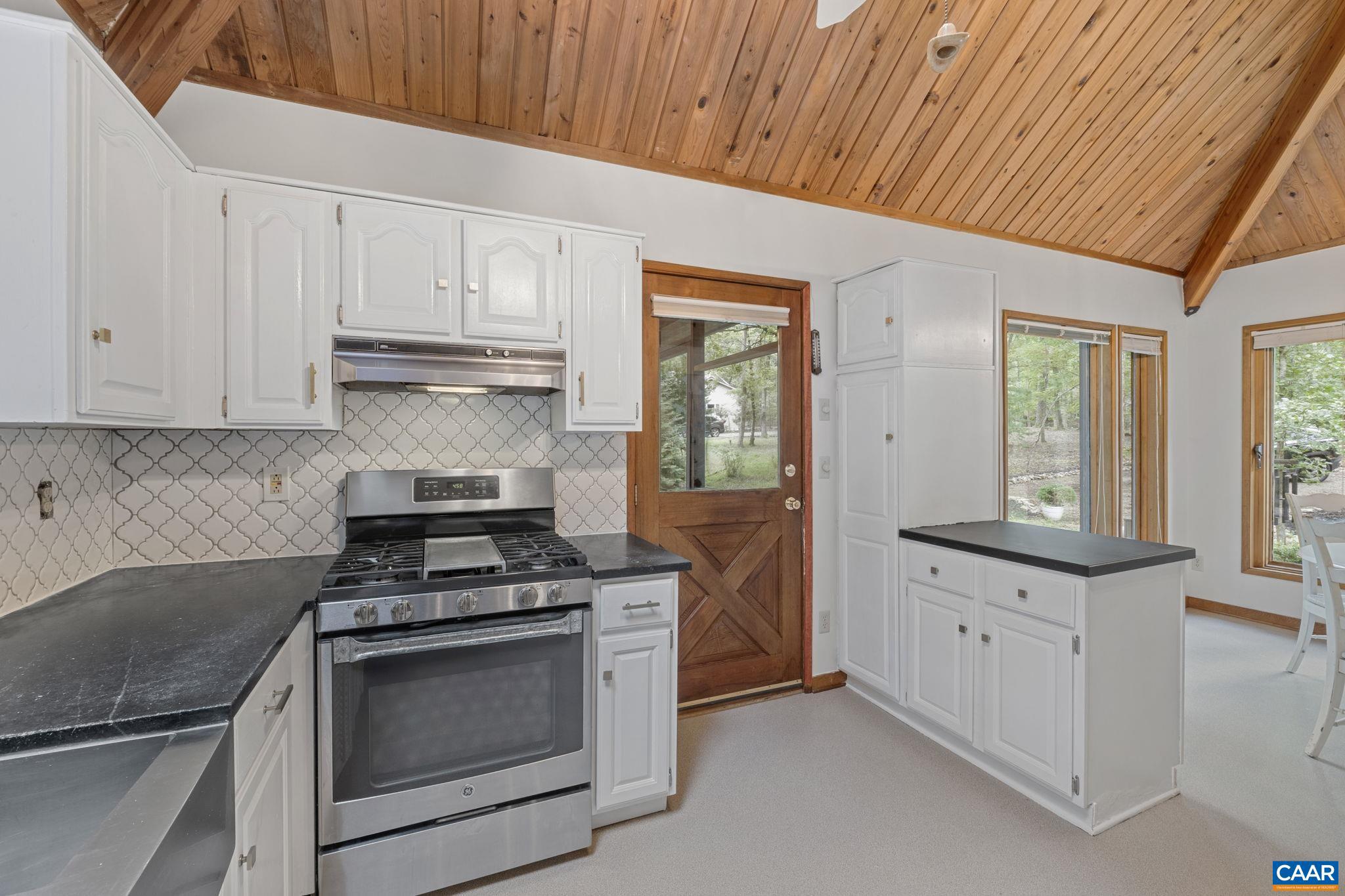 LAKE MONTICELLO - Residential