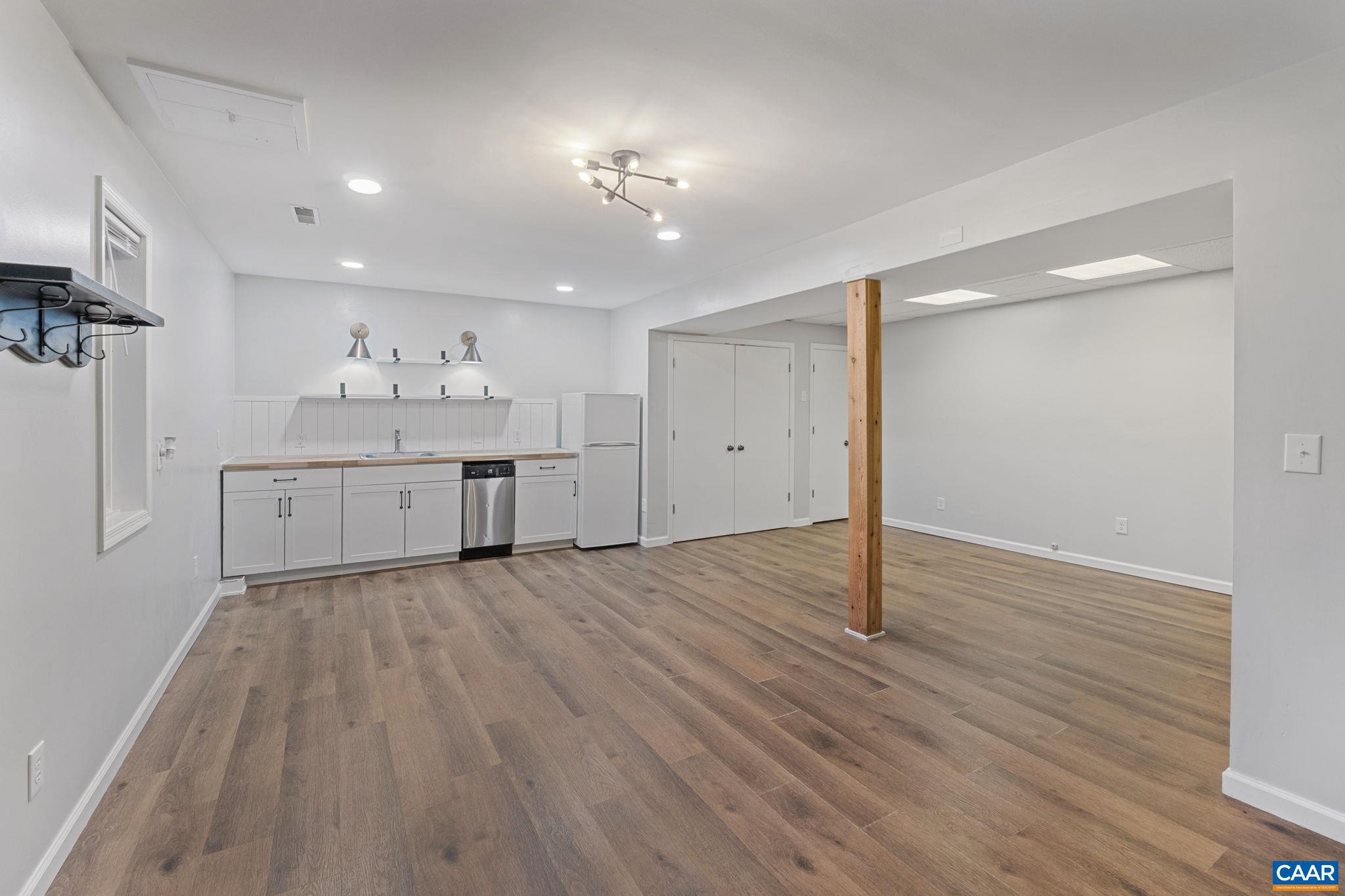 LAKE MONTICELLO - Residential