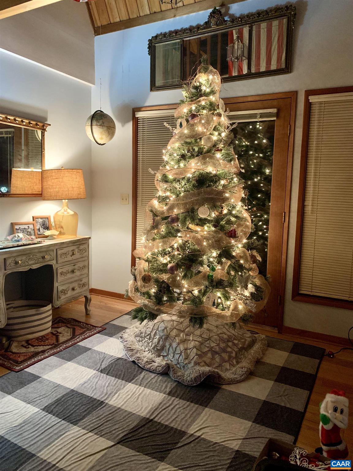 LAKE MONTICELLO - Residential