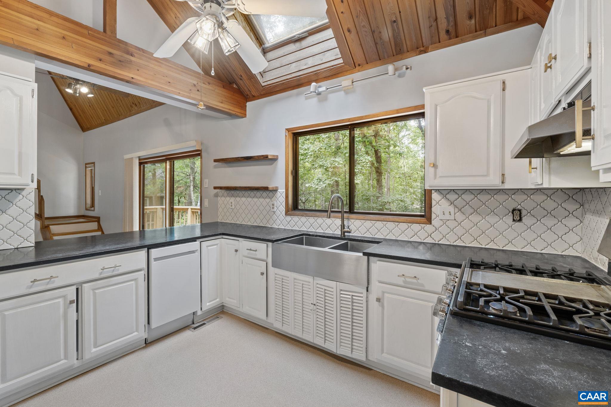 LAKE MONTICELLO - Residential