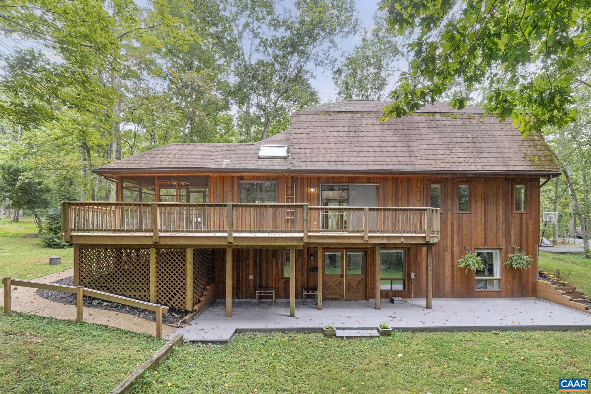 LAKE MONTICELLO - Residential