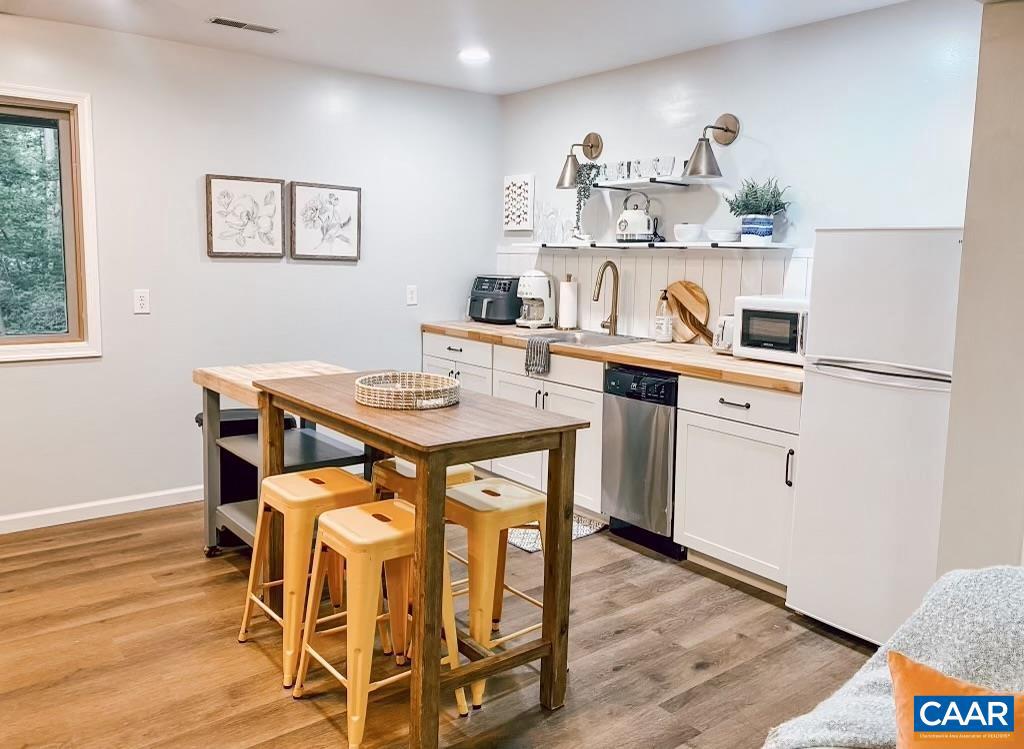 LAKE MONTICELLO - Residential