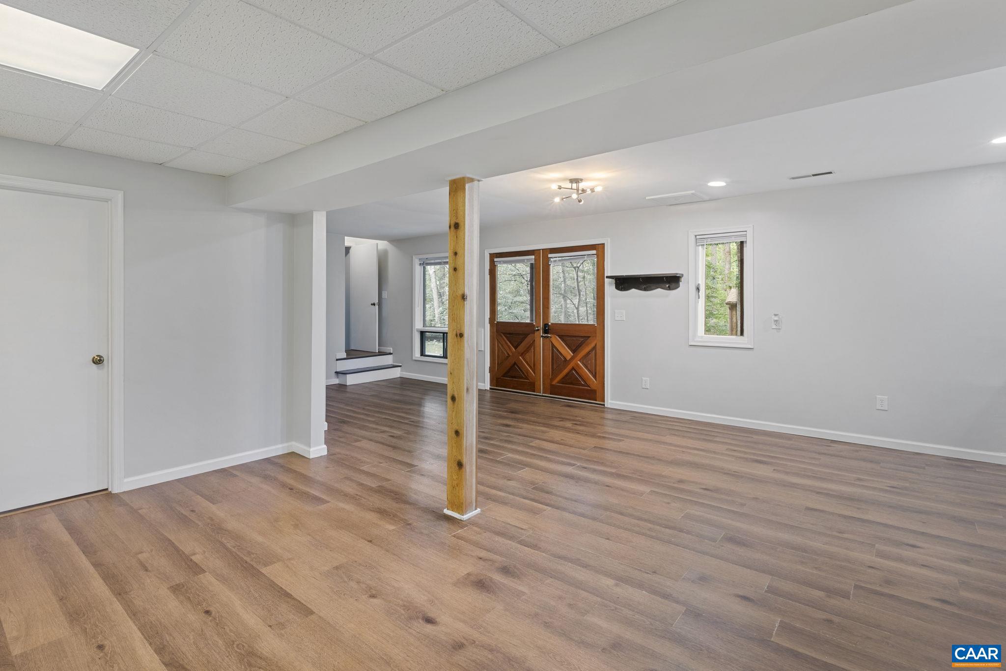 LAKE MONTICELLO - Residential