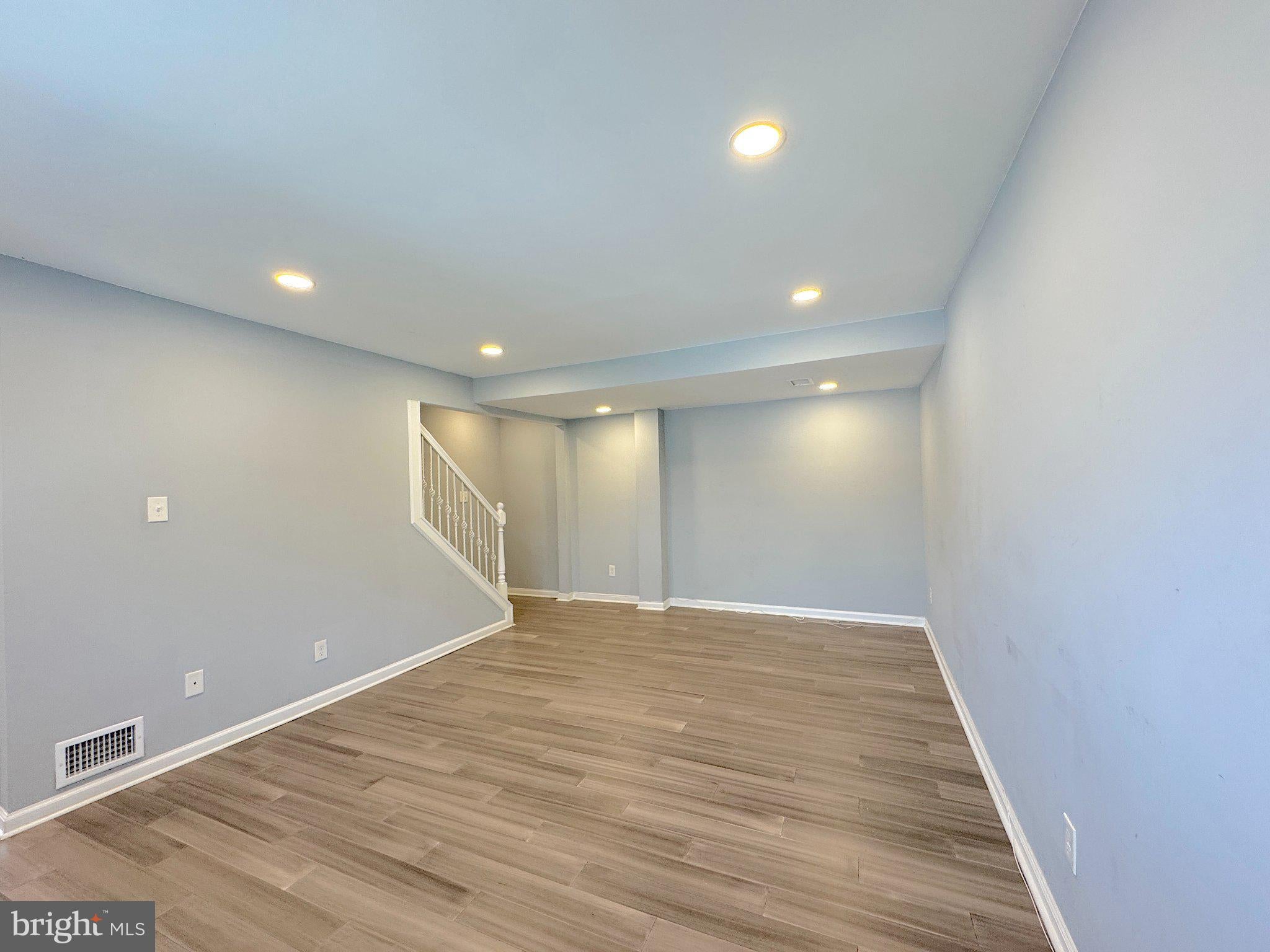 9819 HAGEL CIRCLE