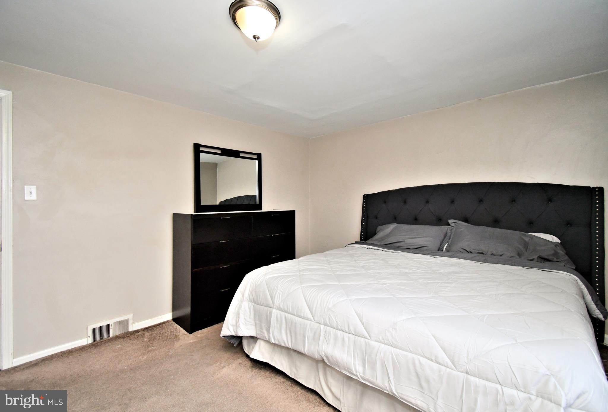 NORRISTOWN - Residential