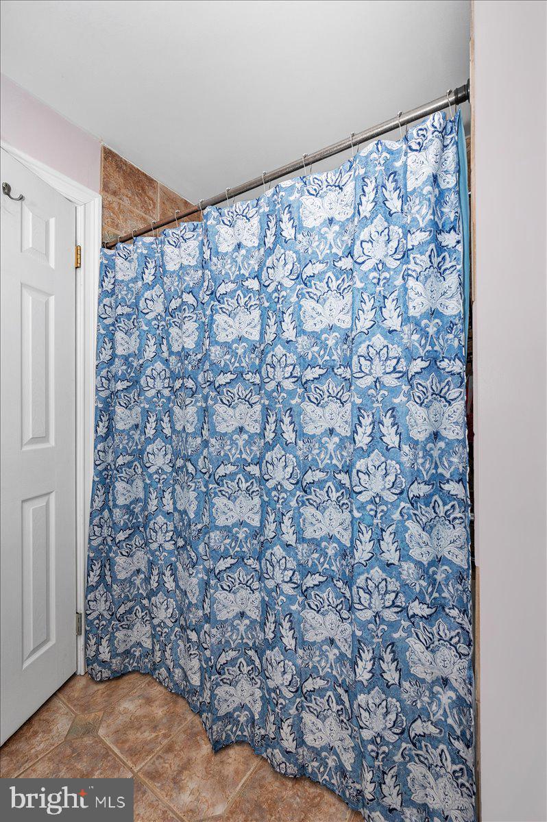 LAKE LINGANORE - Residential