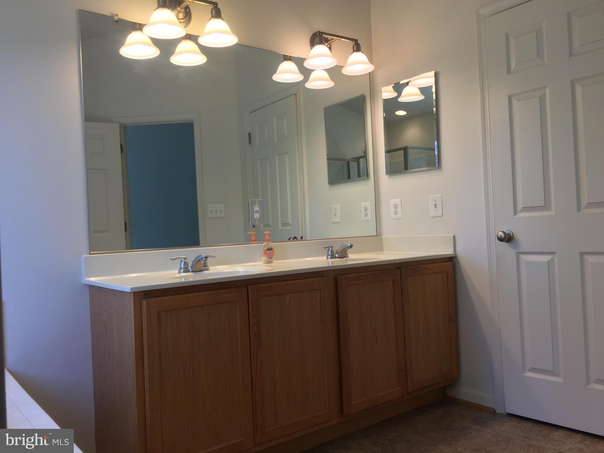 BEVERLY HILLS - Residential Lease