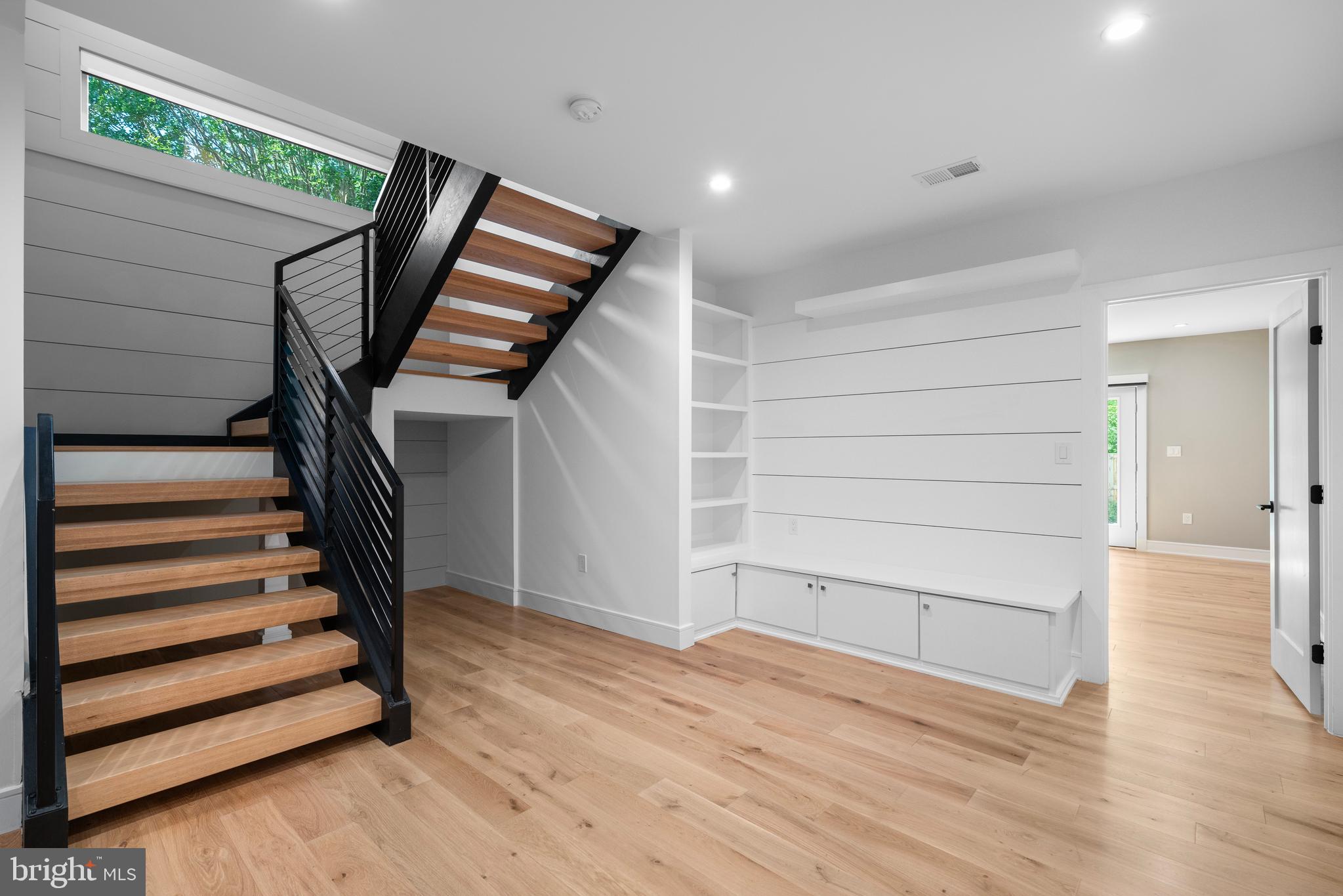 BROYHILLS MCLEAN ESTATES - Residential